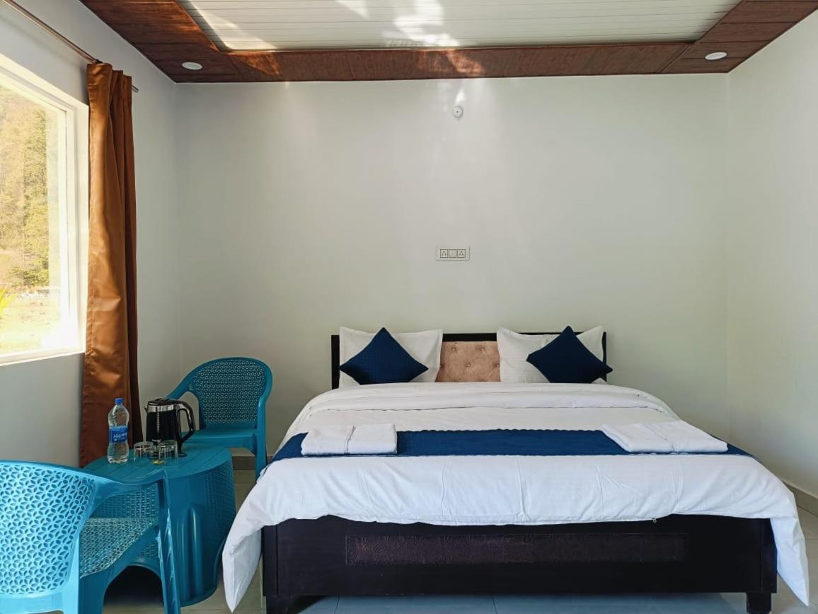 The Waterfront Resort Ришикеш Экстерьер фото